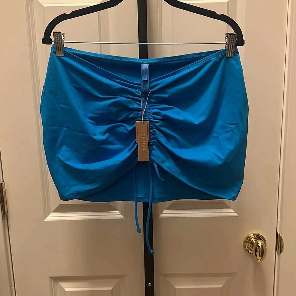 SKIMS SIGNATURE SWIM RUCHED MINI SKIRT in Turquoise NEW